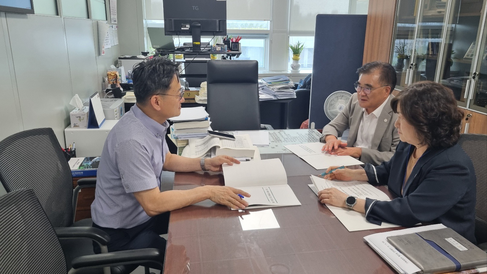 1. 김기웅 서천군수, 기재부 방문 2026년 예산 확보 총력 대응 (2)