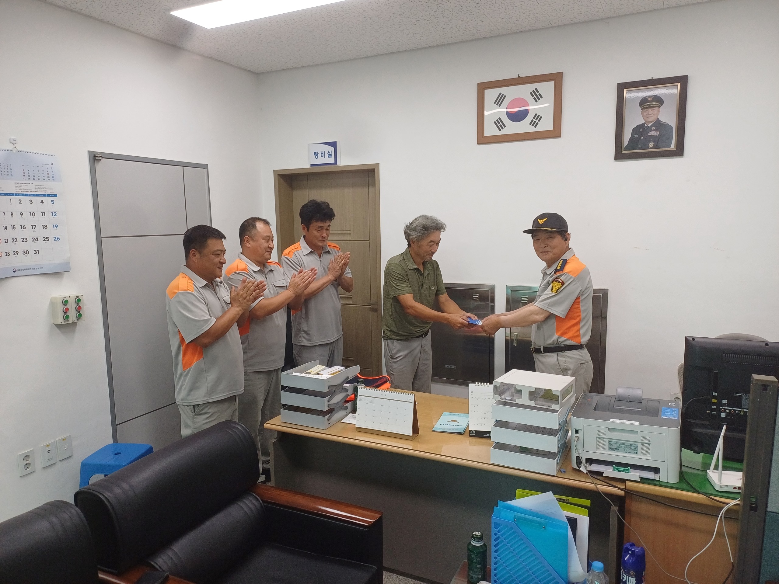 9. 문산면 전담의용소방대, 주택화재 피해 가정에 성금 전달