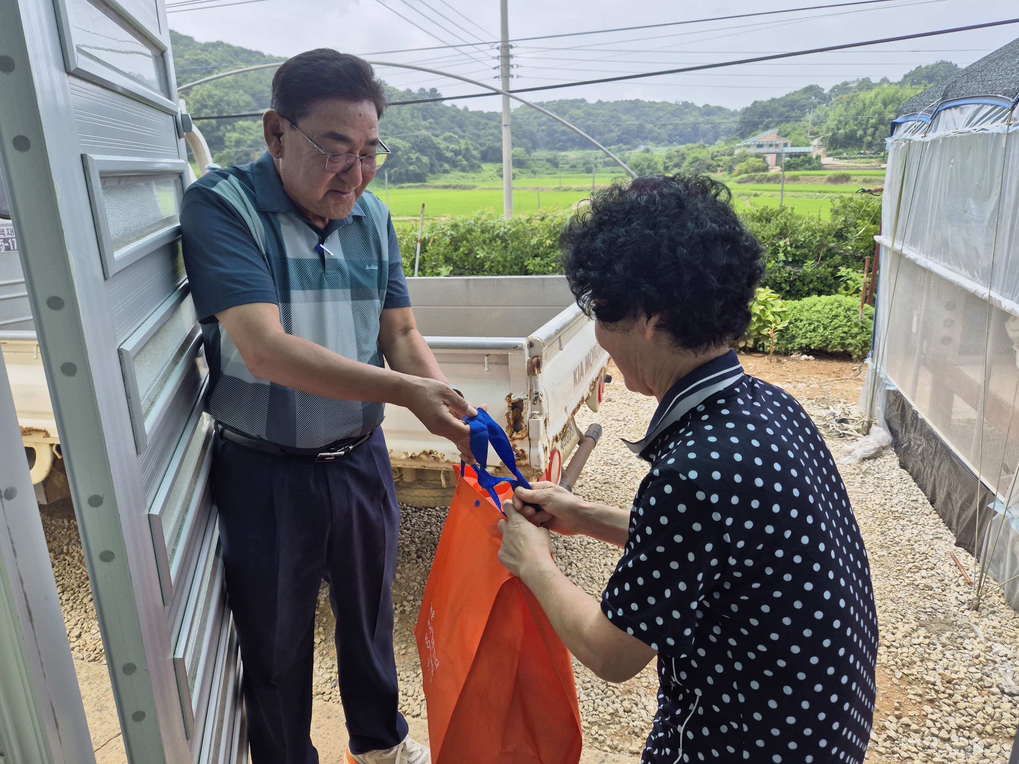 7. 마서면, 행복나르미와 함께 위기가구 지원.JPG
