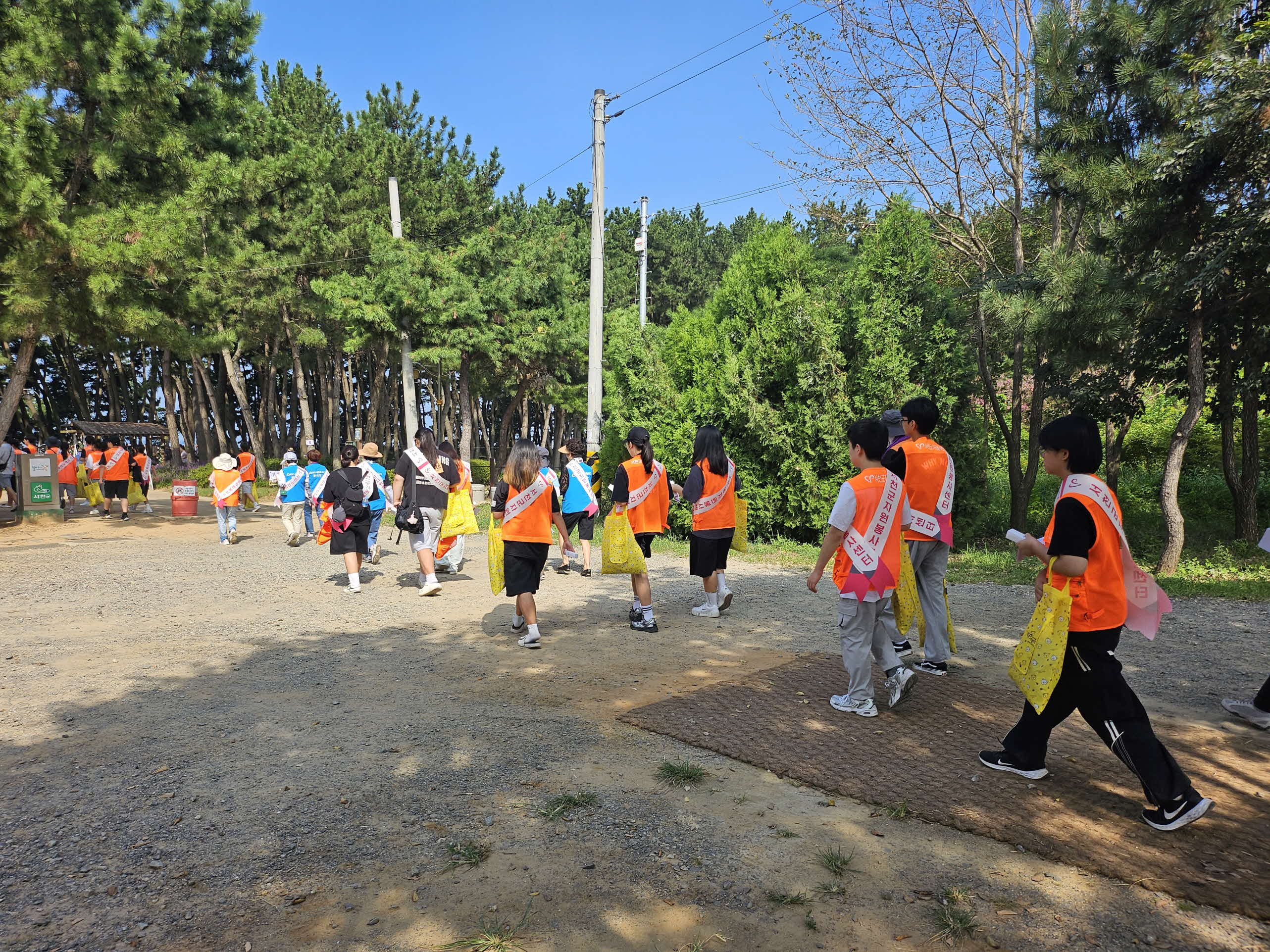 6. 서천군자원봉사센터, 장항 맥문동 꽃 축제에서 탄소중립 환경 캠페인 전개