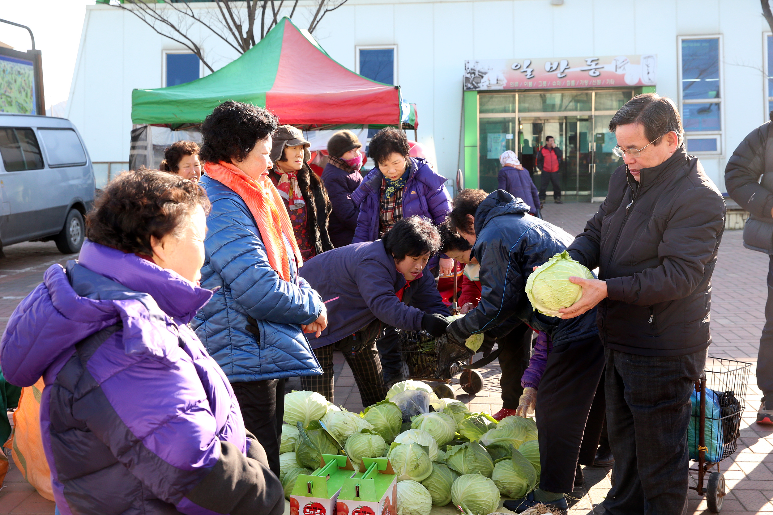 노박래 서천군수, 설 명절 맞아 전통시장 방문